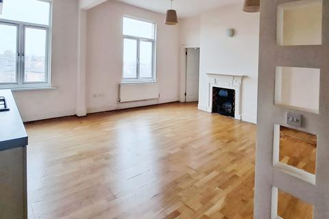 3 bedroom flat to rent, St Paul's Avenue, London NW2