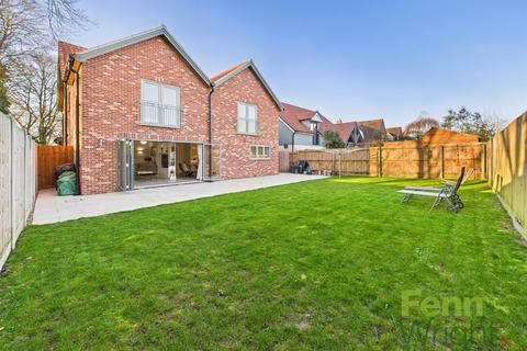 4 bedroom detached house for sale, Harwich Road, Lawford, Manningtree, Essex, CO11