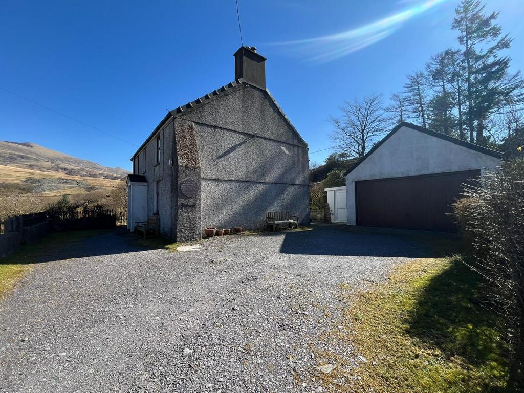 Driveway &amp; Garage.JPEG
