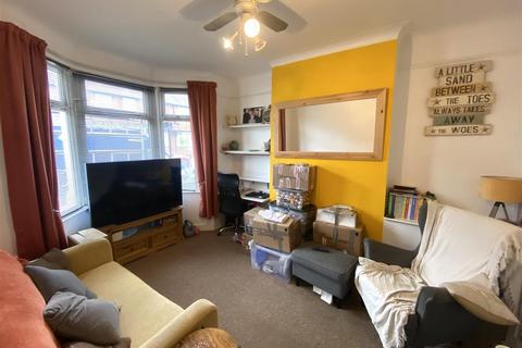 2 bedroom house for sale, Royston Avenue, London