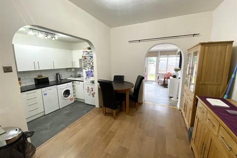2 bedroom house for sale, Royston Avenue, London