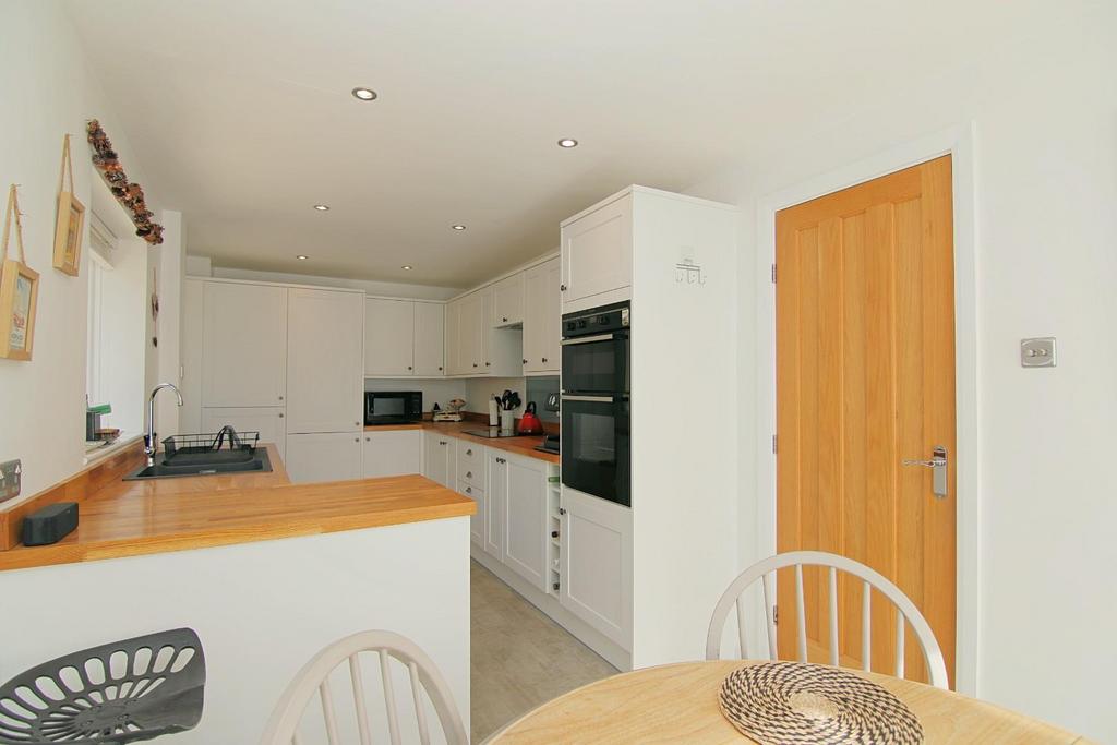 Dining kitchen