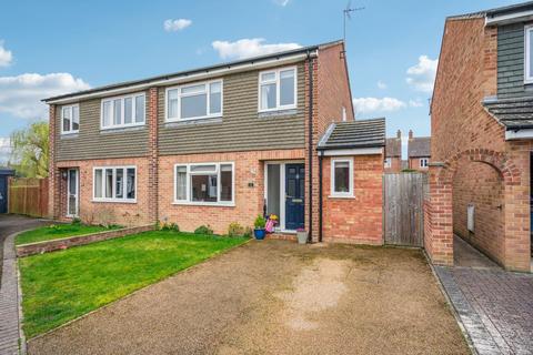21 Holliers Close, Thame, OX9 2EN