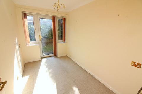 2 bedroom retirement property for sale, Harrison Close, Hitchin, SG4