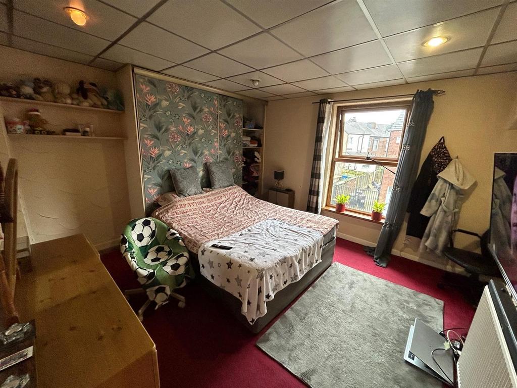 Bed 1.jpg