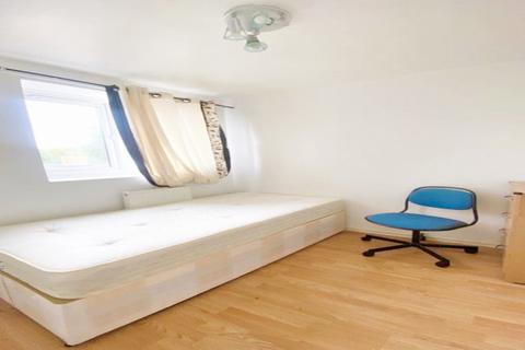 1 bedroom in a flat share to rent, London, SW15