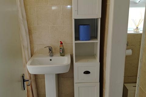 3 bedroom terraced house to rent, POULETT ROAD, LONDON E6