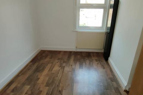 3 bedroom terraced house to rent, POULETT ROAD, LONDON E6