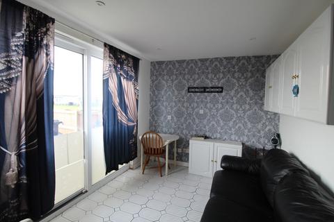 2 bedroom chalet for sale, The Green, Seawick CO16