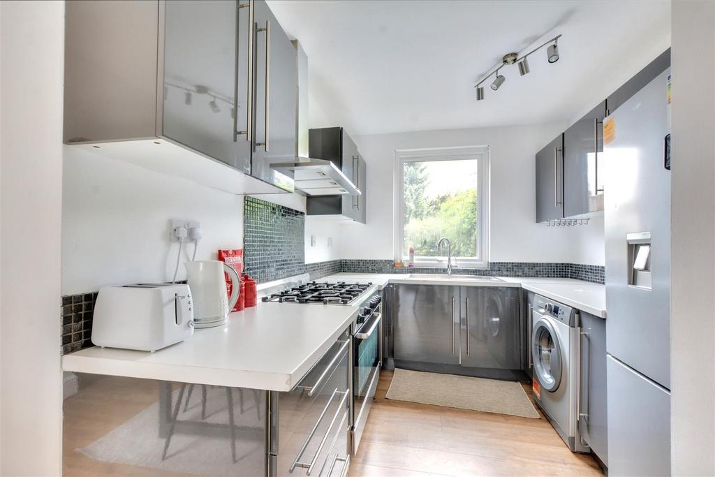 Kitchen 2.jpeg