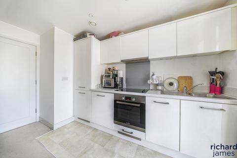 1 bedroom flat for sale, Firefly Avenue, Swindon SN2