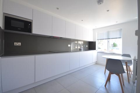 1 bedroom in a house share to rent, Wynan Road, London E14
