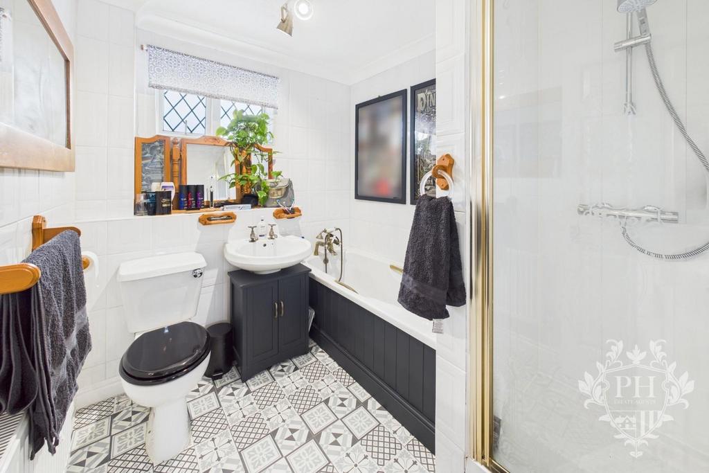 Bath/Shower Room