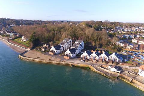Pier Road, Seaview, PO34 5BP