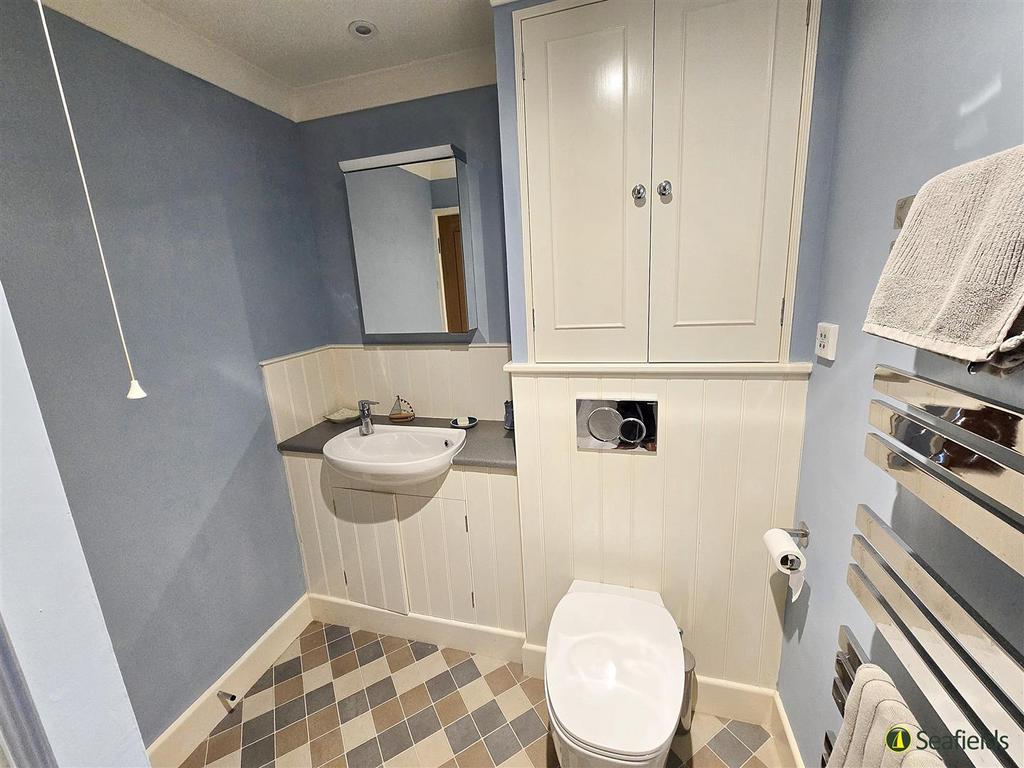 En suite Shower..jpg