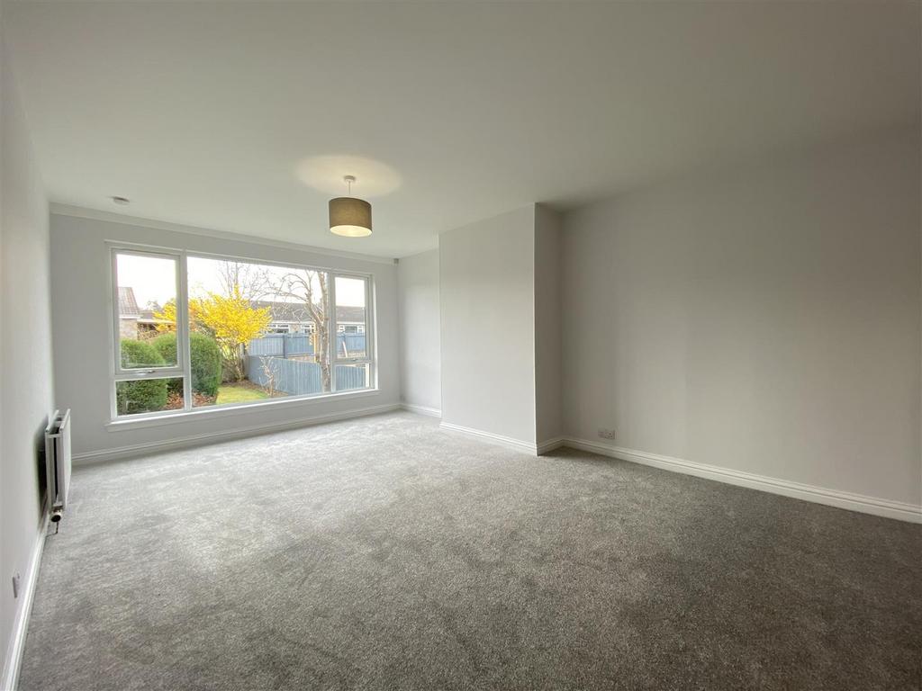 Lounge 1.jpg