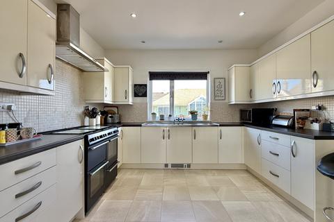 4 bedroom detached bungalow for sale, Whiteway Road, Kingsteignton, Newton Abbot