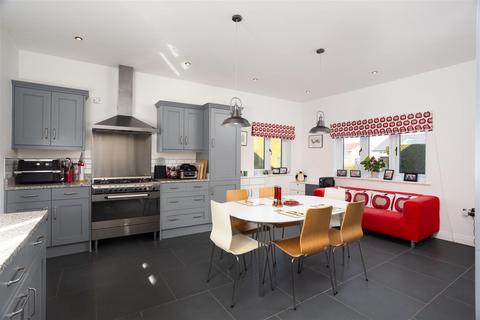 5 bedroom detached house for sale, St. Johns Road, Wetherby LS23
