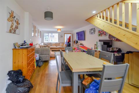 33 Beaumont Drive, Northampton, NN3 8PE