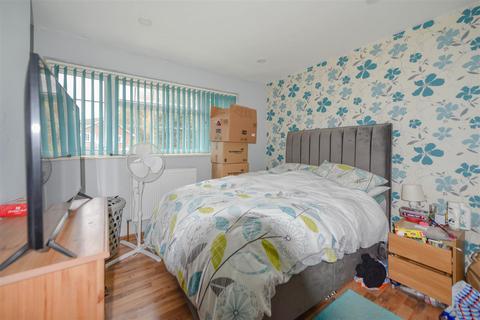 33 Beaumont Drive, Northampton, NN3 8PE