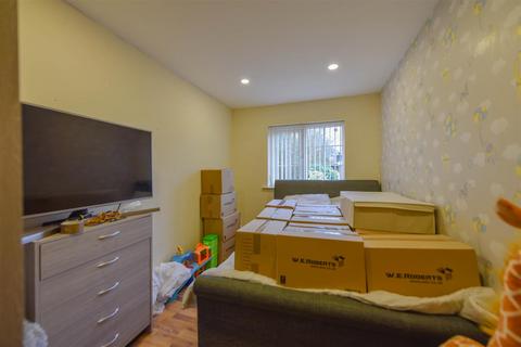 33 Beaumont Drive, Northampton, NN3 8PE