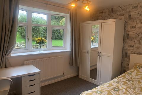 2 bedroom semi-detached house to rent, Keele Road, Newcastle ST5
