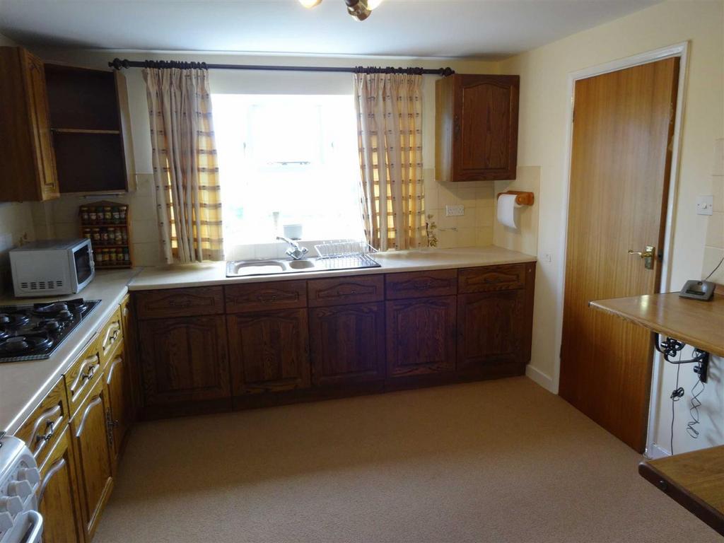 Kitchen2.jpg