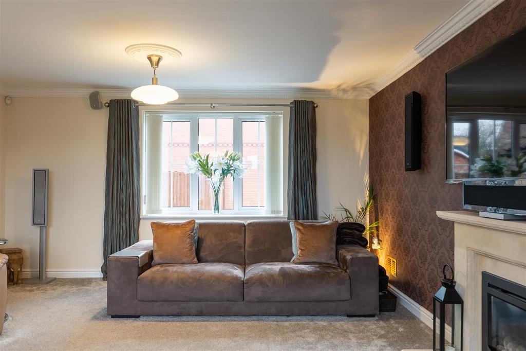 Living room-3.jpg