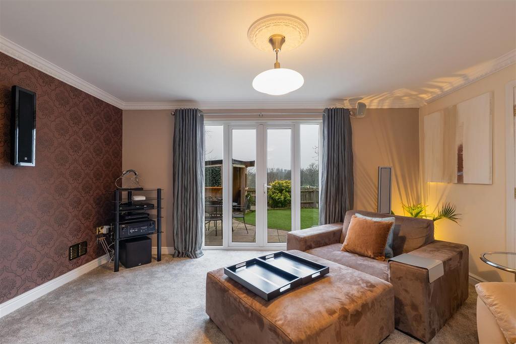Living room-4.jpg
