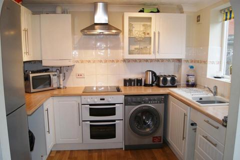 3 bedroom semi-detached house to rent, Haselmere Close, Bury St. Edmunds IP32