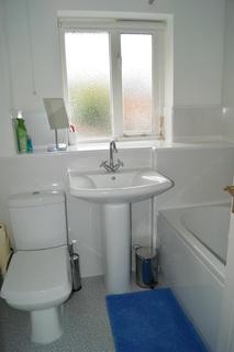3 bedroom semi-detached house to rent, Haselmere Close, Bury St. Edmunds IP32