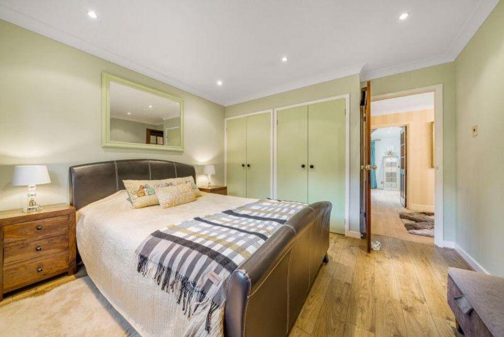 Bedroom 2.JPG