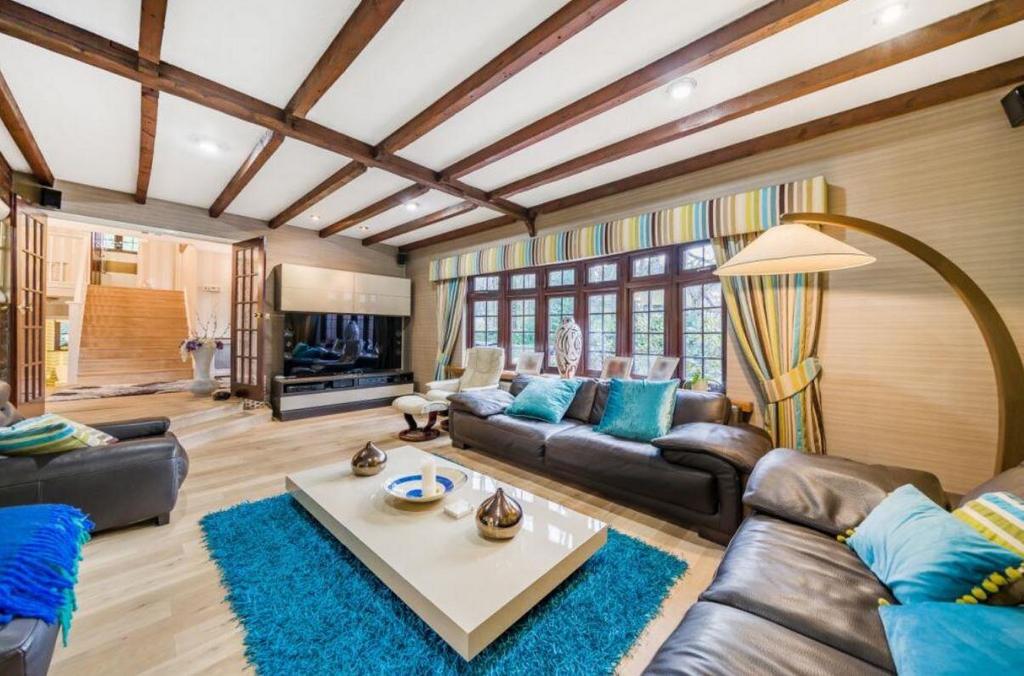 Living room.JPG