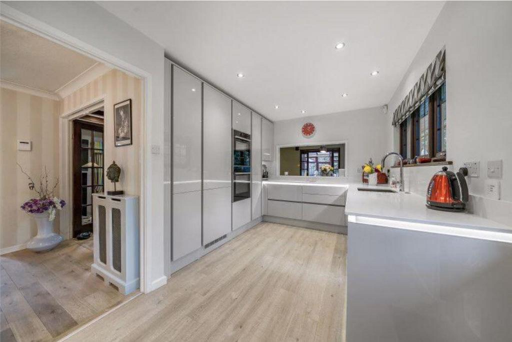 Kitchen.JPG