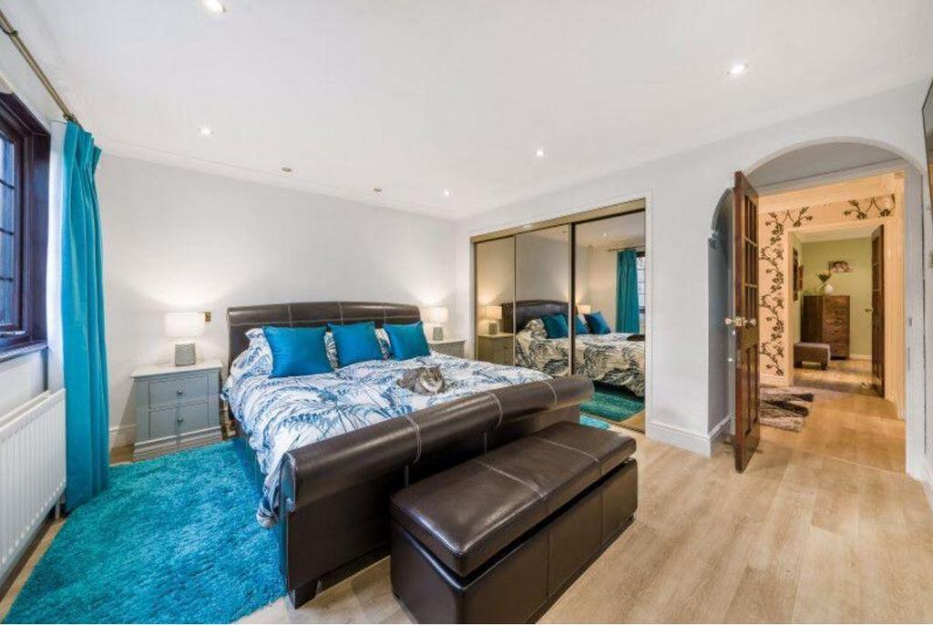 Bedroom1.JPG