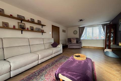 3 bedroom detached house for sale, Parc Pendre, Kidwelly