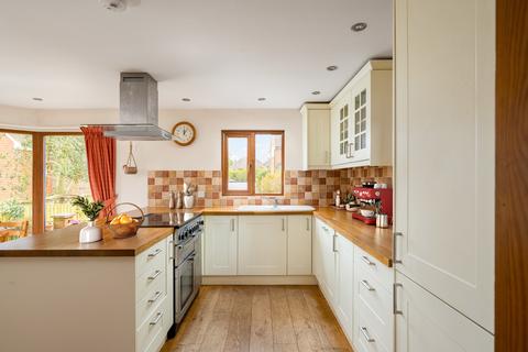 4 bedroom detached house for sale, Sparkford Road, Winchester SO22