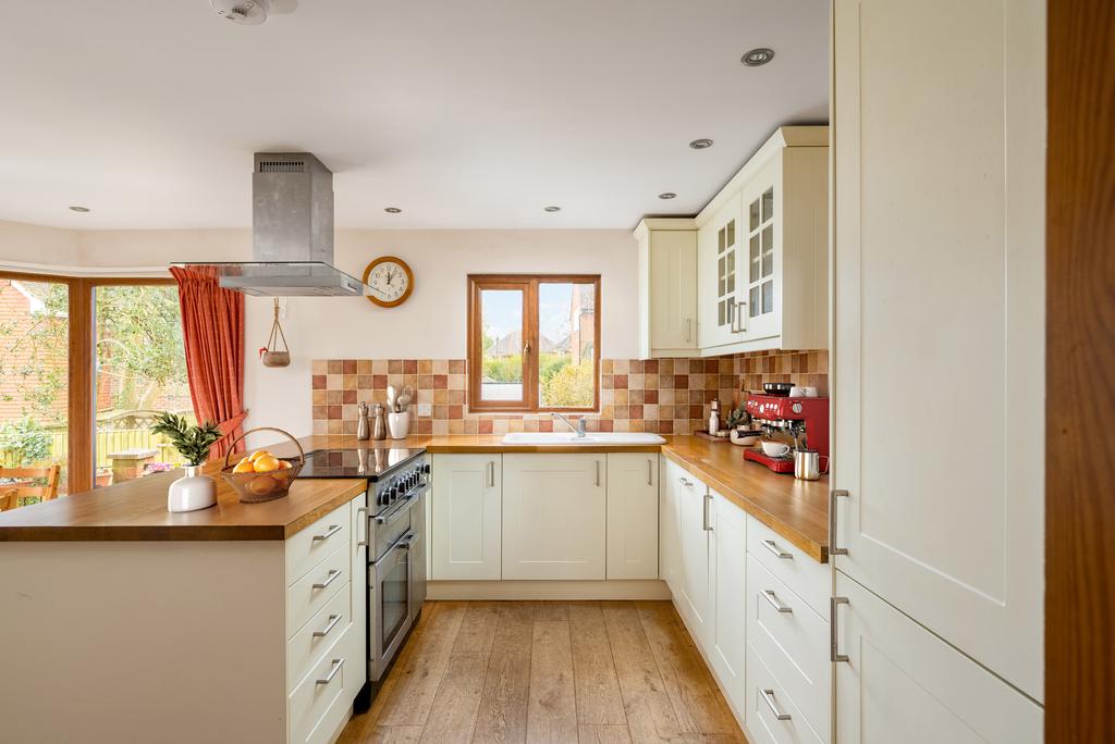 Kitchen breakfast room