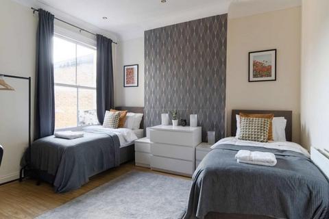 2 bedroom flat to rent, Cloudesdale Road, London