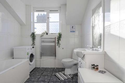 2 bedroom flat to rent, Cloudesdale Road, London