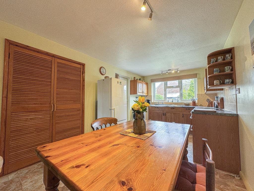 Kitchen dining (2)