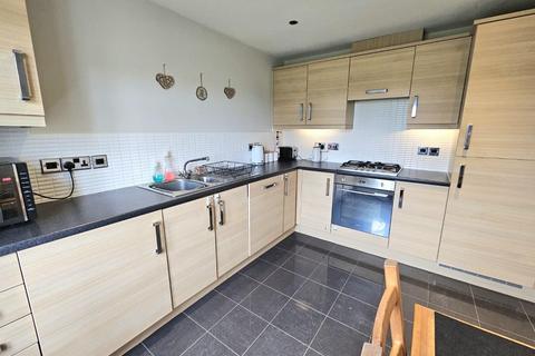 38 Harrolds Close, Dursley, GL11 4FD