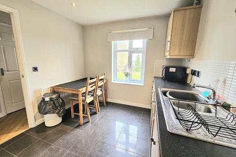 38 Harrolds Close, Dursley, GL11 4FD