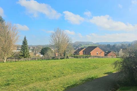 38 Harrolds Close, Dursley, GL11 4FD