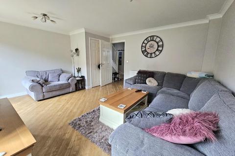 38 Harrolds Close, Dursley, GL11 4FD