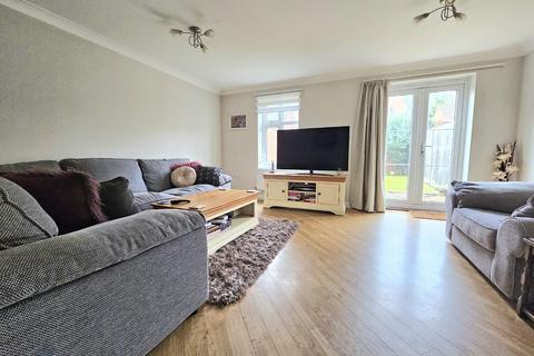 38 Harrolds Close, Dursley, GL11 4FD