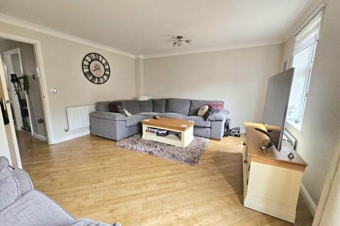 38 Harrolds Close, Dursley, GL11 4FD