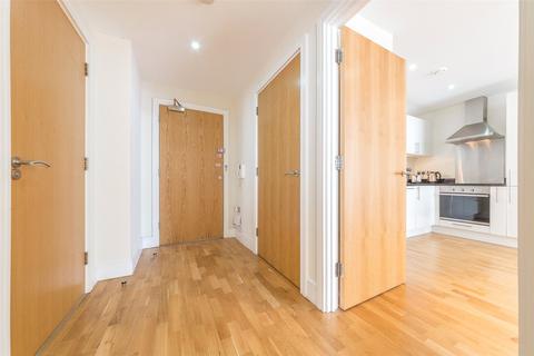 1 bedroom apartment to rent, Cobalt Point, London E14