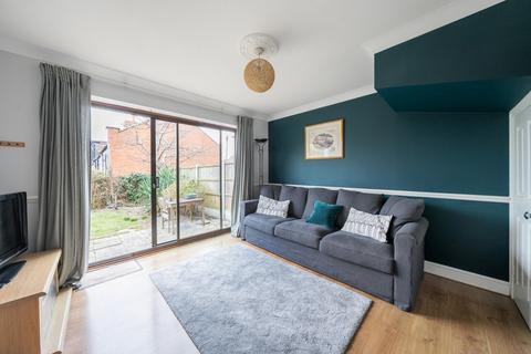 5 Carlys Close, Beckenham, BR3 4PB