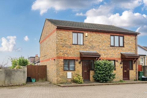 5 Carlys Close, Beckenham, BR3 4PB